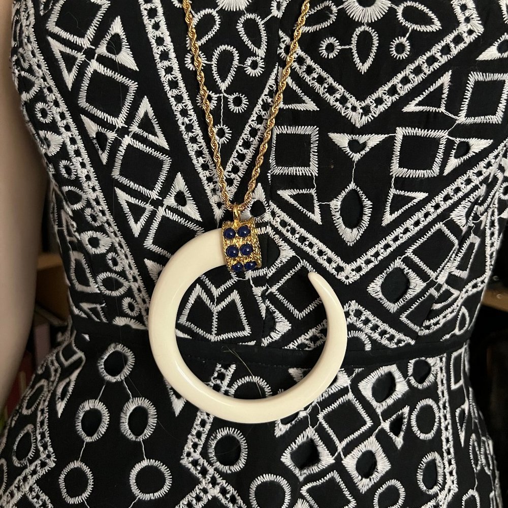 Kenneth Jay Lane Long Gold Plated Rope Chain and Faux Ivory horn pendant Necklac - Picture 11 of 11